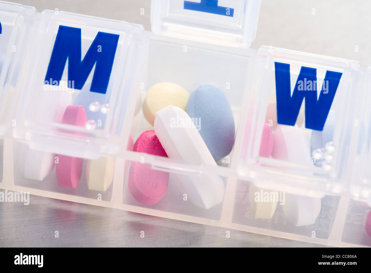 Comprimé contenant et comprimés Banque D'Images