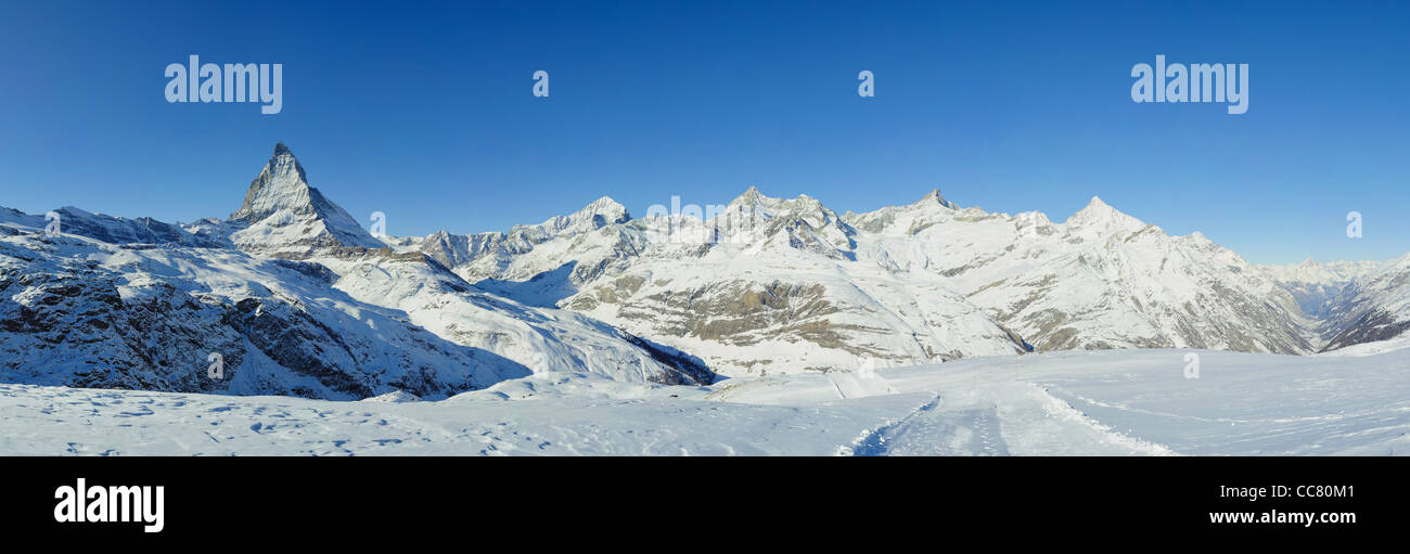 Vue panoramique à partir de riffelberg avec cervin en hiver, Zermatt, Suisse Banque D'Images