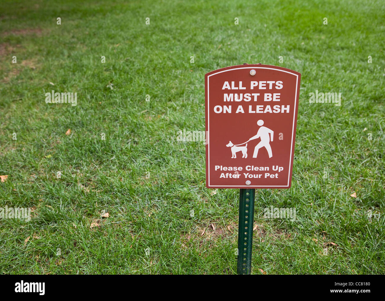 Park sign - animaux de compagnie en laisse - USA Banque D'Images