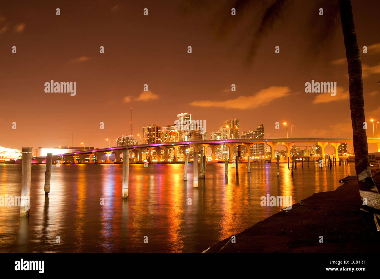 L'horizon lumineux du centre-ville de Miami, Floride, USA Banque D'Images