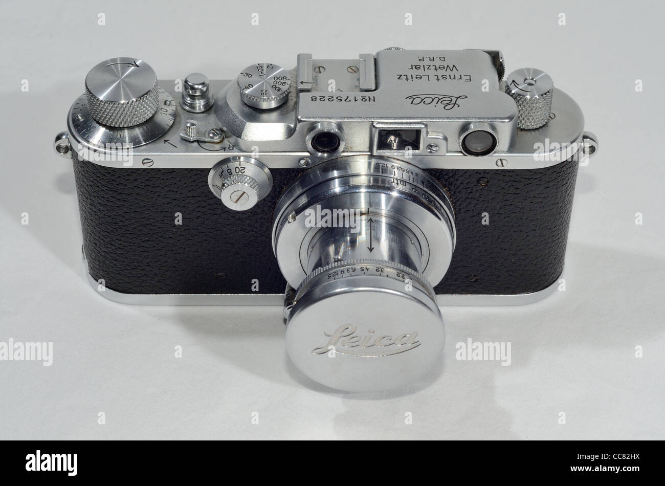 1935 Leica III montage vis appareil photo avec objectif 50 mm summar  pliable Photo Stock - Alamy