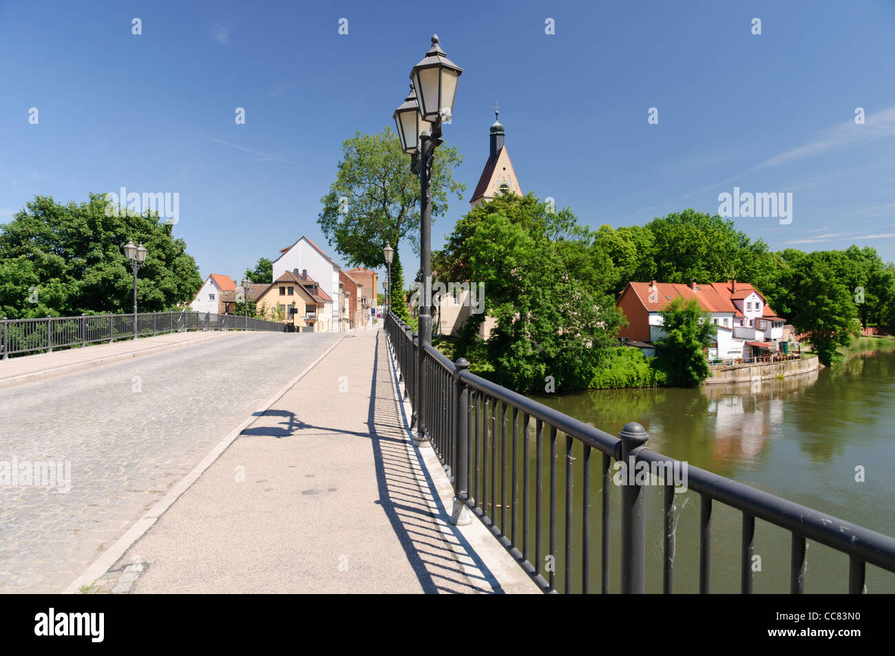 Pont sur la rivière Saale, Merseburg, Saxe-Anhalt, Allemagne, Europa Banque D'Images