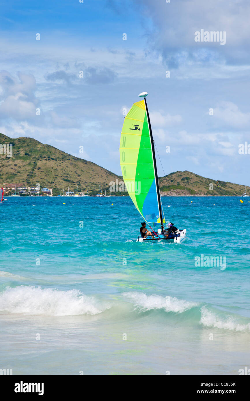 Naviguer dans un chat hobey Orient Beach, St Maarten, Antilles françaises Banque D'Images