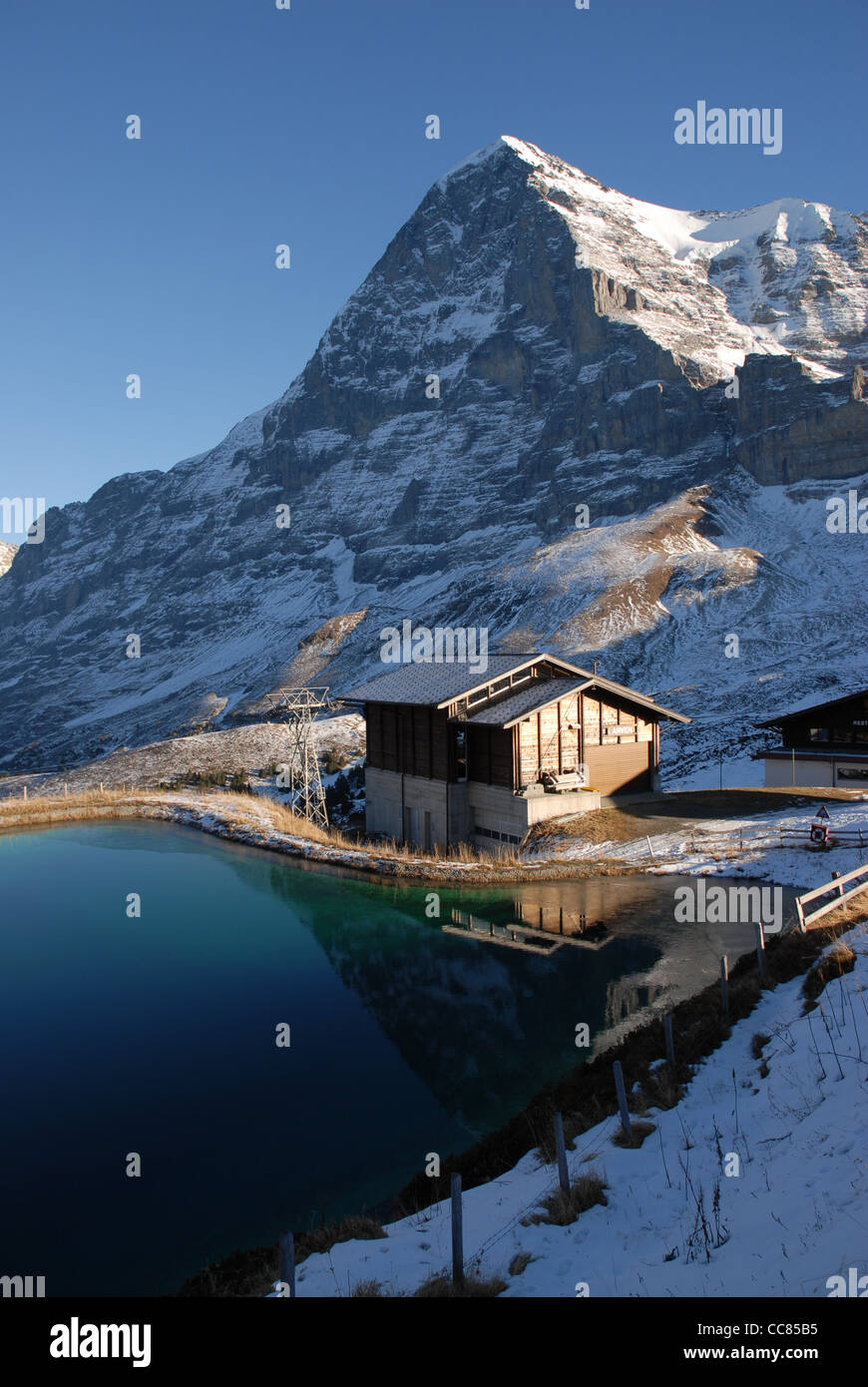 Nord de l'Eiger avec petit lac. Banque D'Images