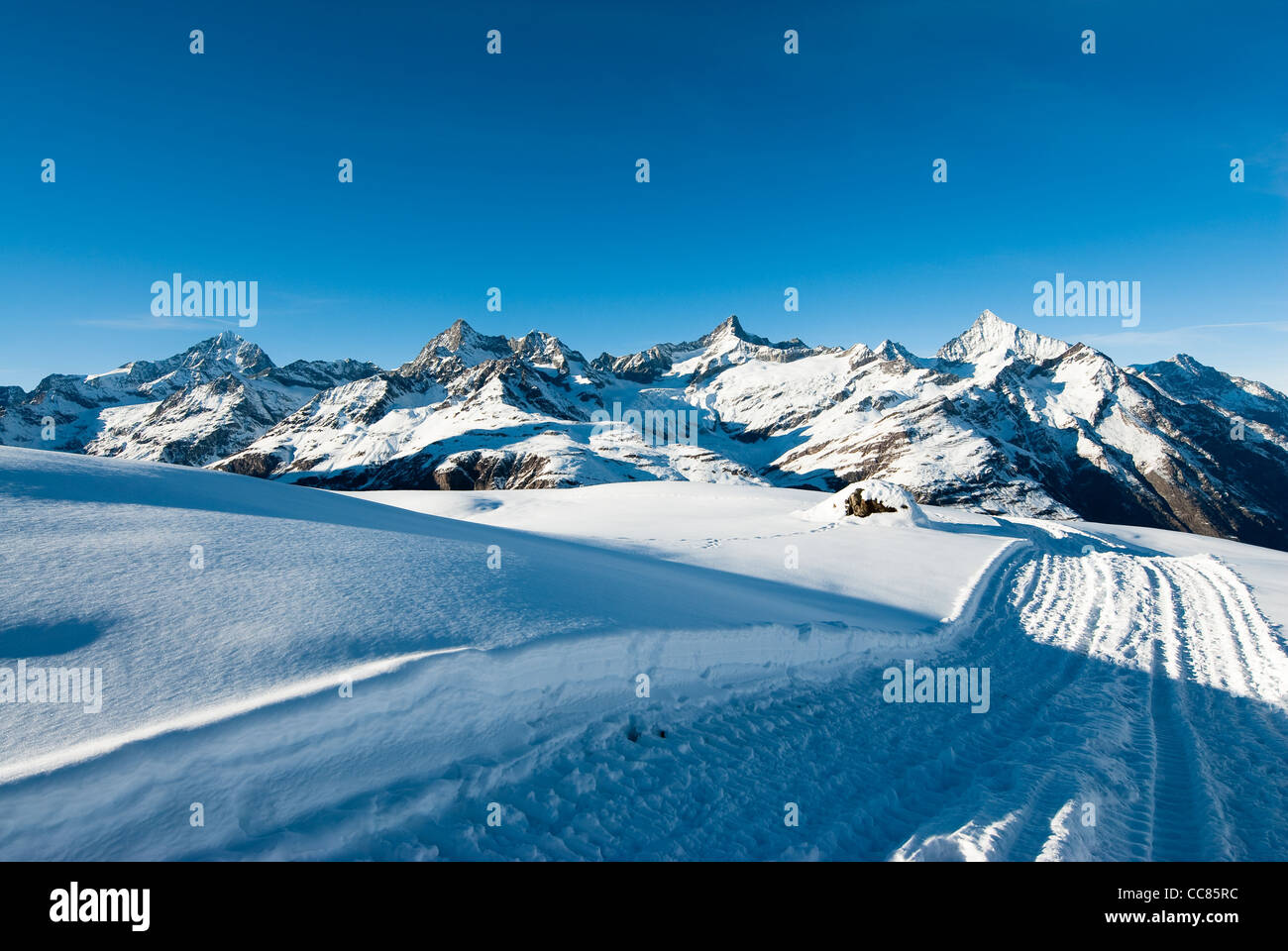 Vue panoramique à partir de Riffelberg (Gornergrat, Zermatt, Suisse) en hiver Banque D'Images