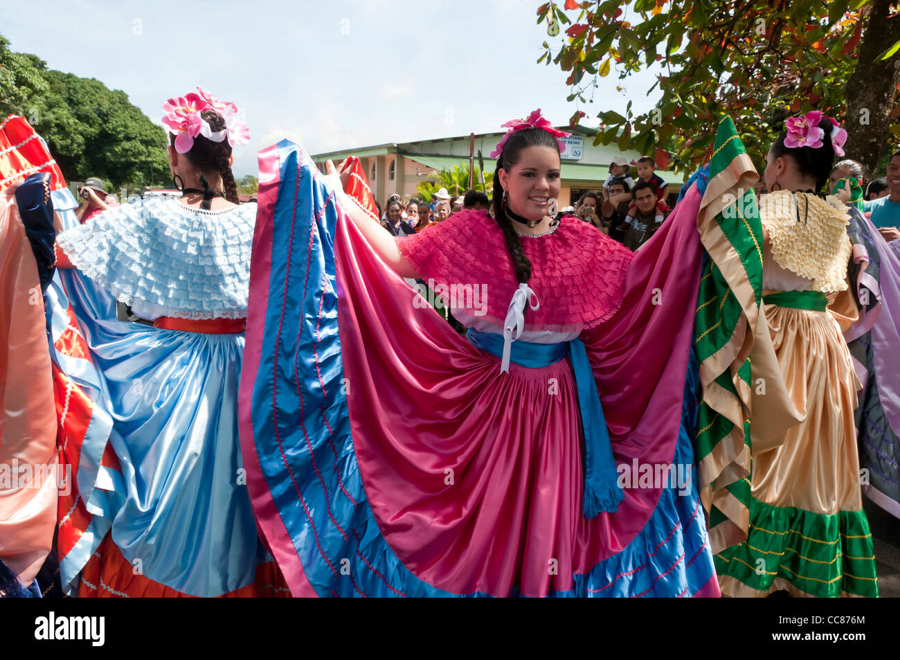 Au cours de danse traditionnel défilé du jour de l'indépendance du Costa Rica Central Valley Banque D'Images