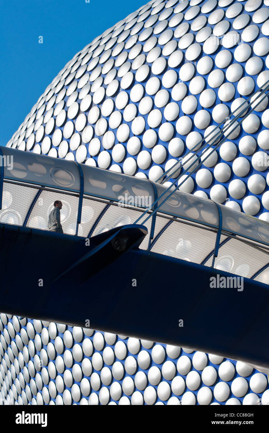 Passage entre Birmingham, Selfridges immeuble avec parking. L'Angleterre. Banque D'Images