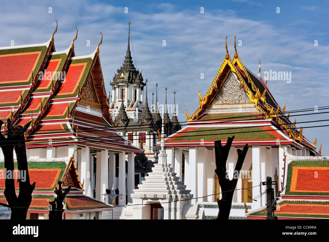 Voir d'Loha Prasat et Wat Ratchanatdaram | Bangkok | Thailande Banque D'Images