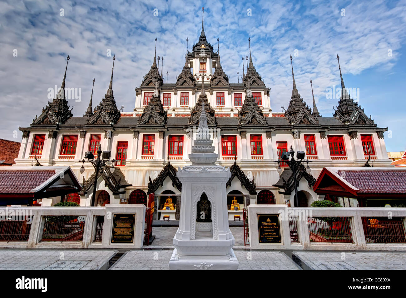 Wat Ratchanadda Loha Prasat à Bangkok | Banque D'Images