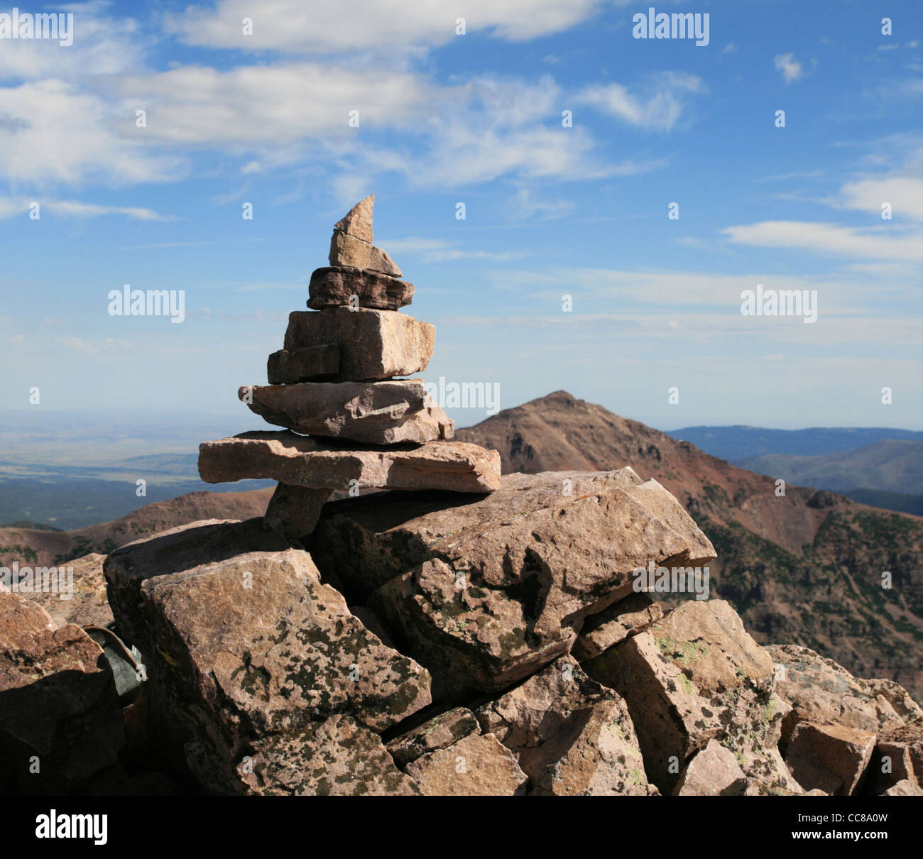 Cairn du sommet sur le sommet du mont Hayden, montagnes Uinta, Utah Banque D'Images