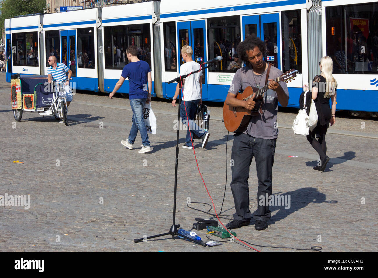 Vincent van Hessen arts de la rue, sur la place du Dam à Amsterdam Banque D'Images