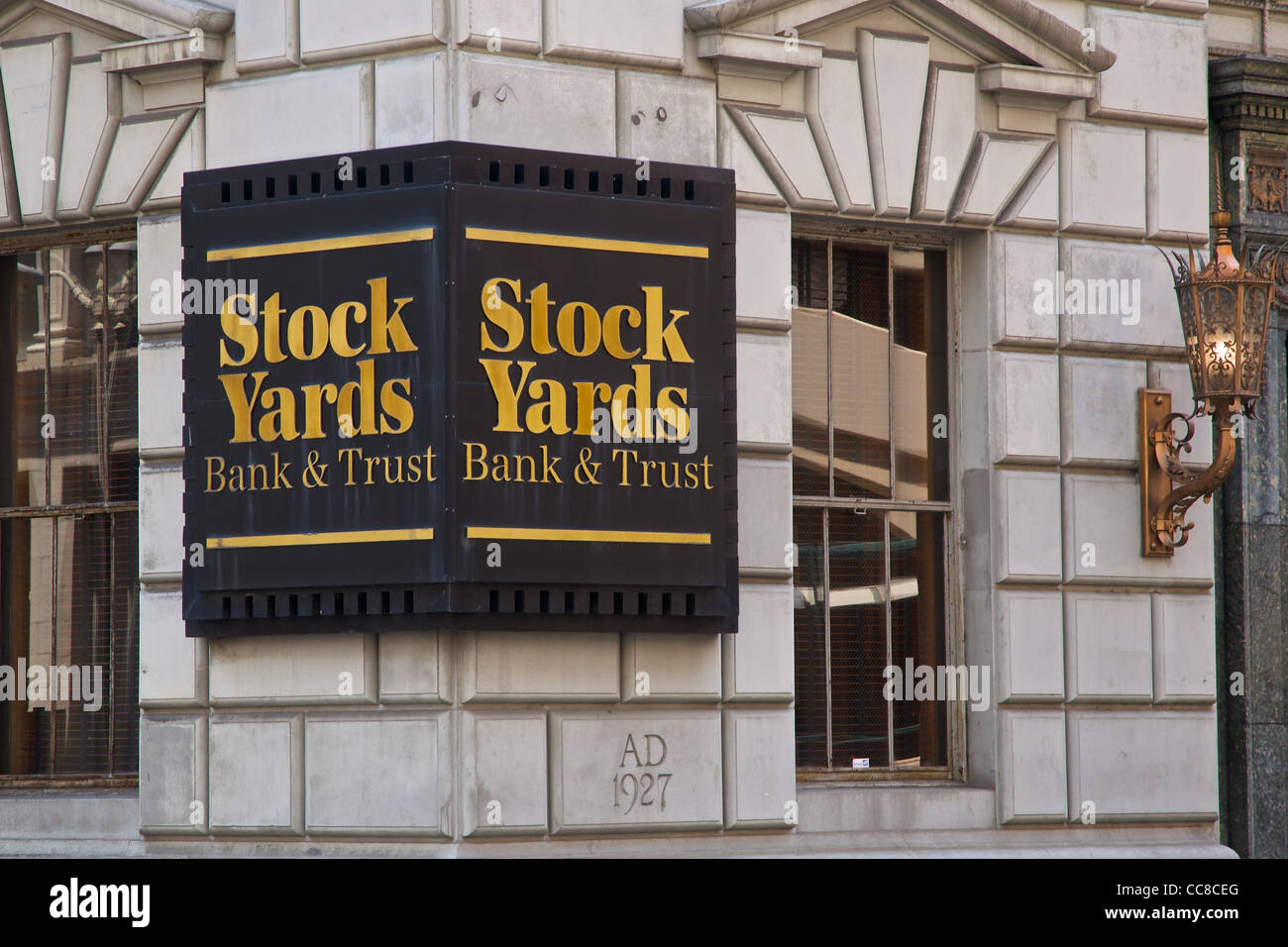 Inscrivez-vous à l'angle d'un Stock Yards Bank and Trust bureau en centre-ville de Cincinnati, Ohio Banque D'Images