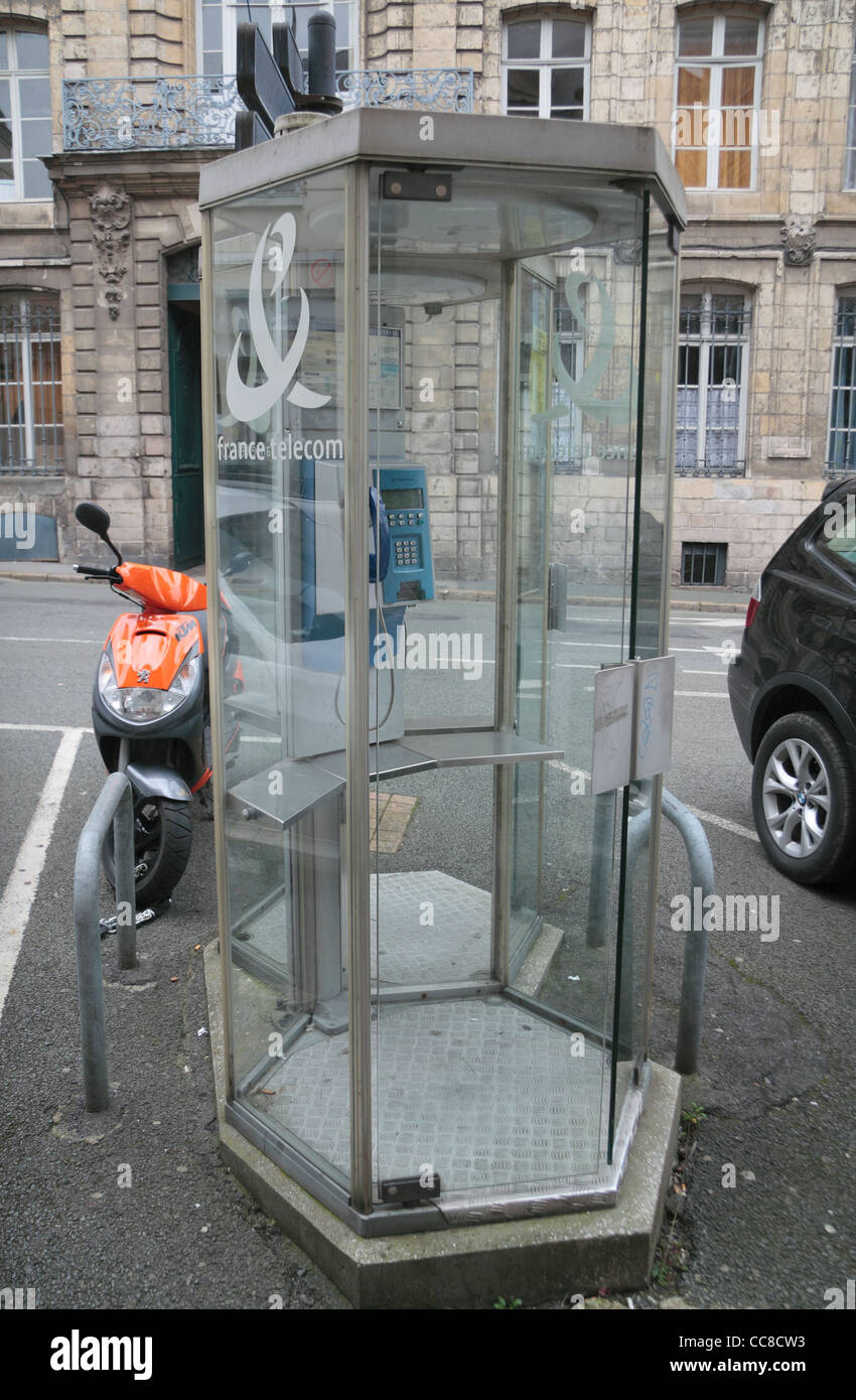 Une France Telecom téléphone verre fort à Arras, Pas-de-Calais, France. Banque D'Images