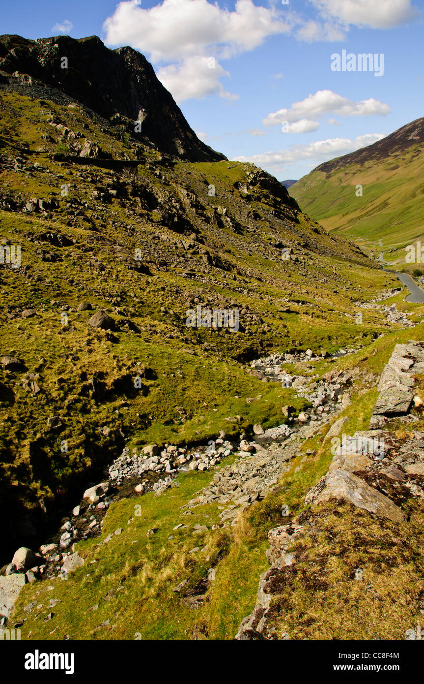 Le Honister Pass, également connu sous le nom de Honister Hause, est un col de montagne dans le district d'English Lake.Il est situé sur la route B5289 Banque D'Images