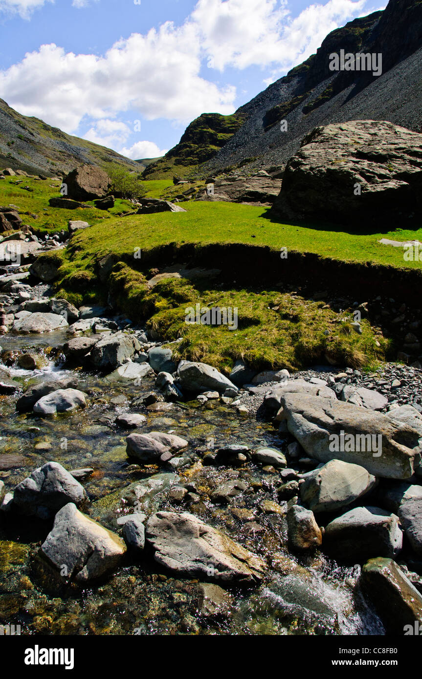 Le Honister Pass, également connu sous le nom de Honister Hause, est un col de montagne dans le district d'English Lake.Il est situé sur la route B5289 Banque D'Images