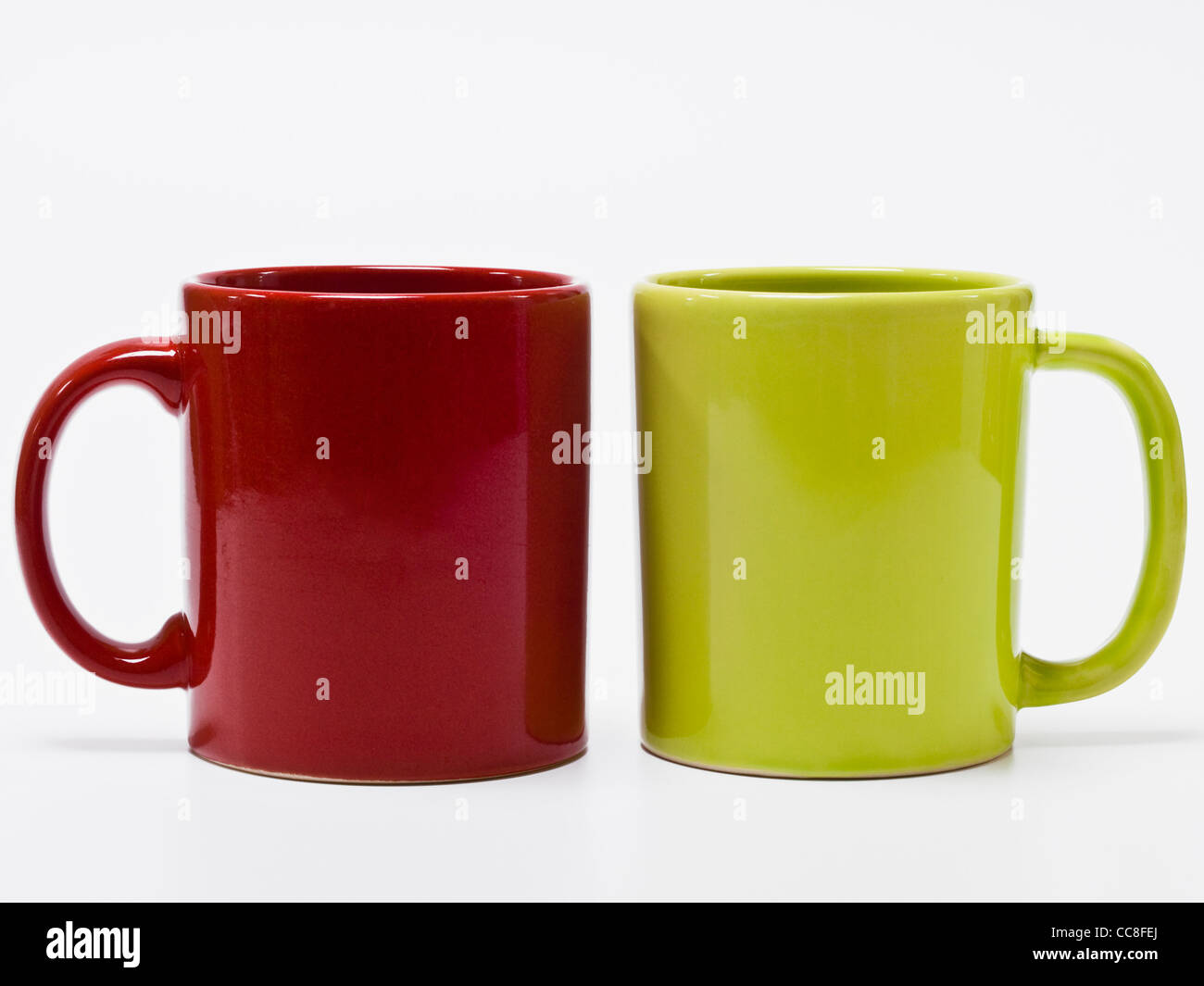 Eine rote und eine grüne Tasse | une tasse rouge et vert Banque D'Images