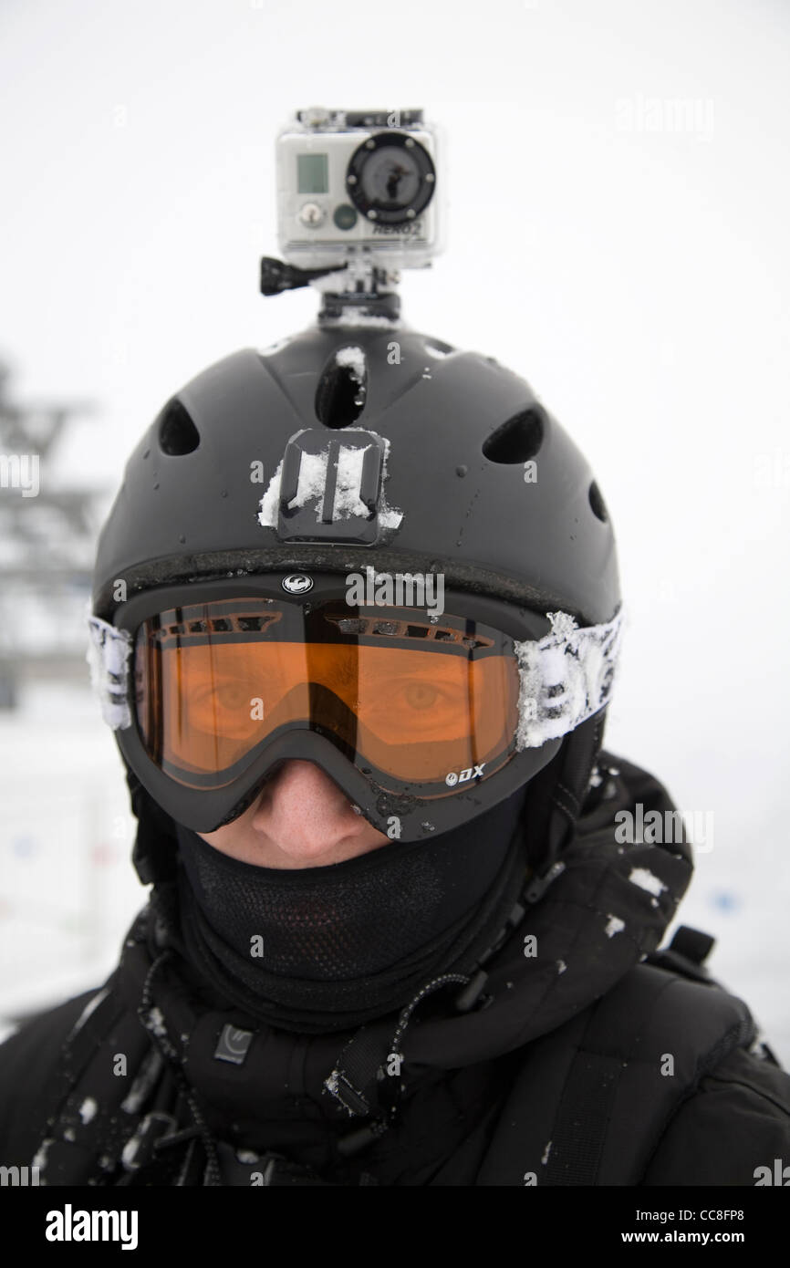 Snowboarder avec caméra Banque D'Images