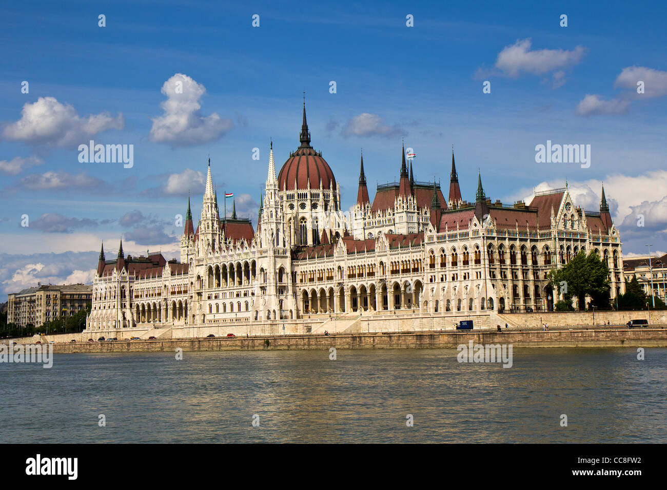 Le bâtiment du parlement hongrois (Hongrois : Országház, qui traduit à maison du pays) Banque D'Images