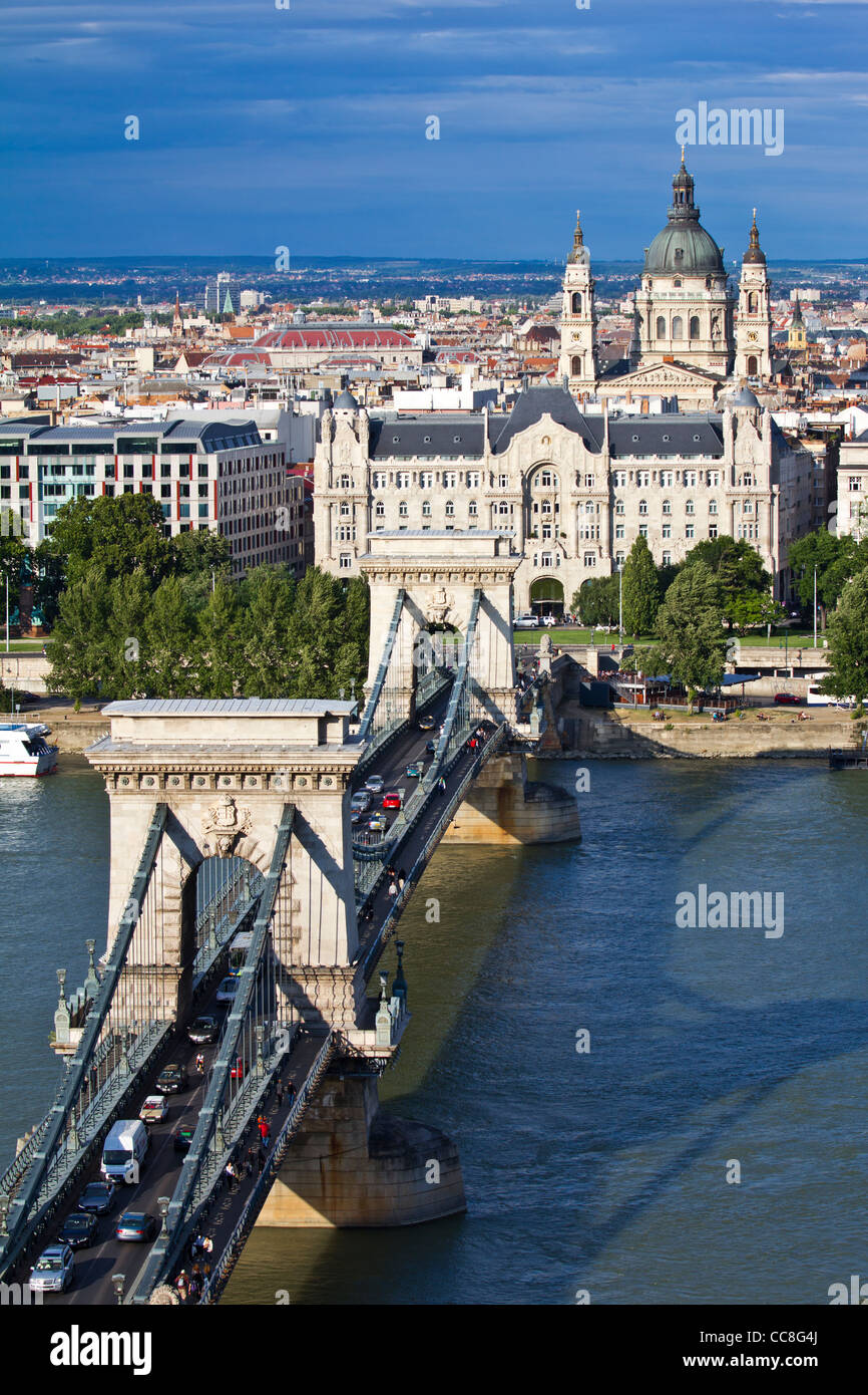 Le Pont des chaînes Széchenyi Lánchid (Hongrois :) est un pont suspendu qui enjambe le Danube entre Buda et Pest. Banque D'Images