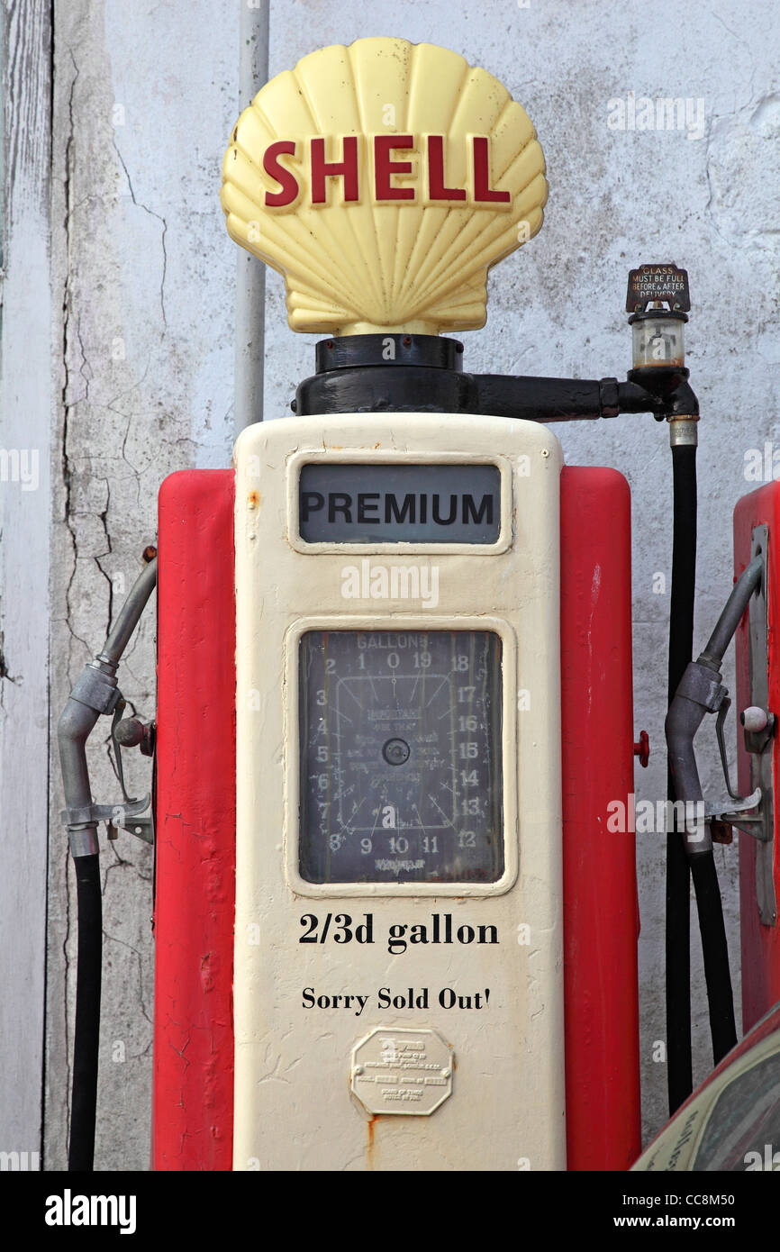 Vintage shell petrol pump automobile Banque de photographies et d ...
