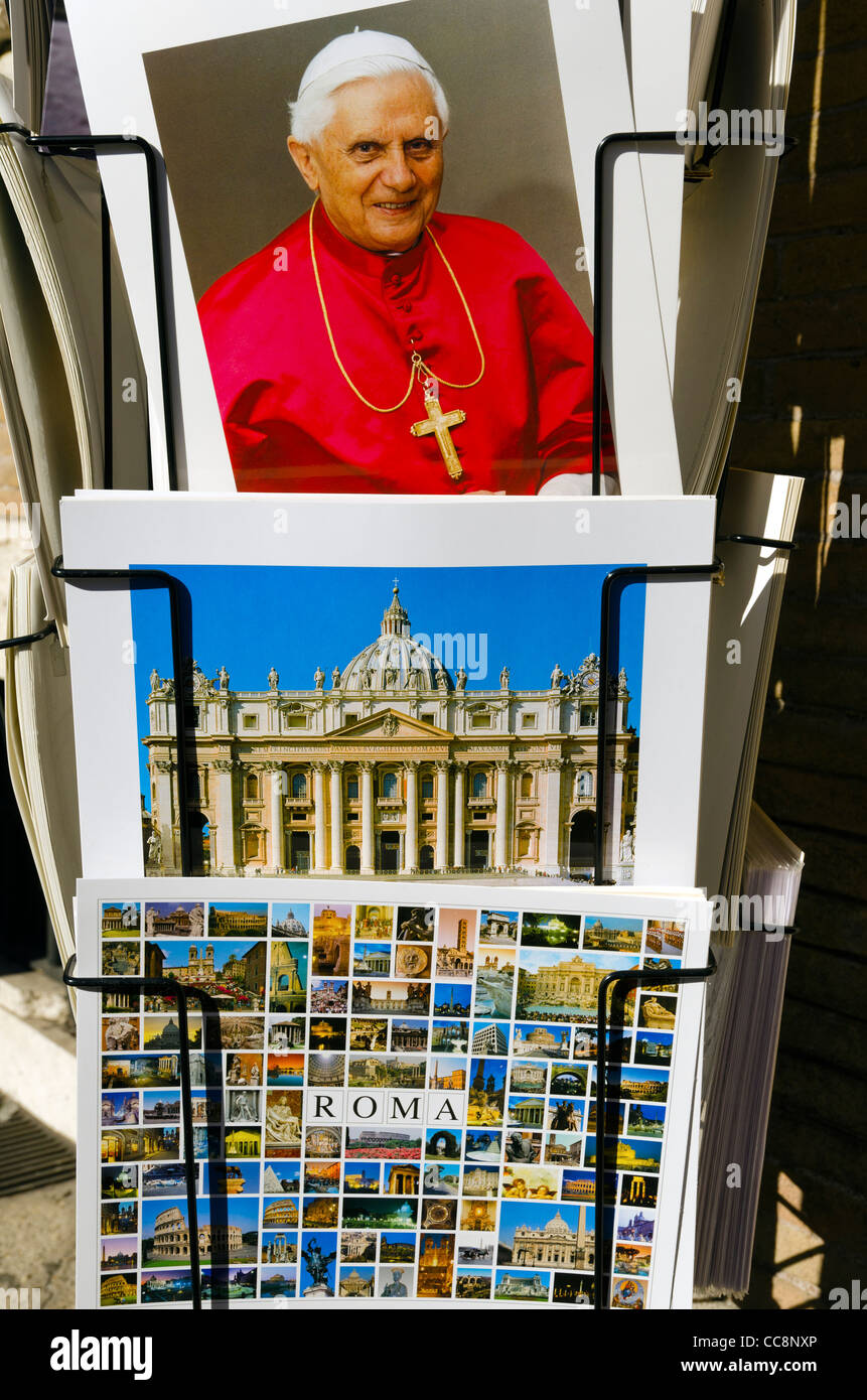 Cartes postales de Rome et le Pape le Pape Benoît XVI Vatican Rome Italie Banque D'Images