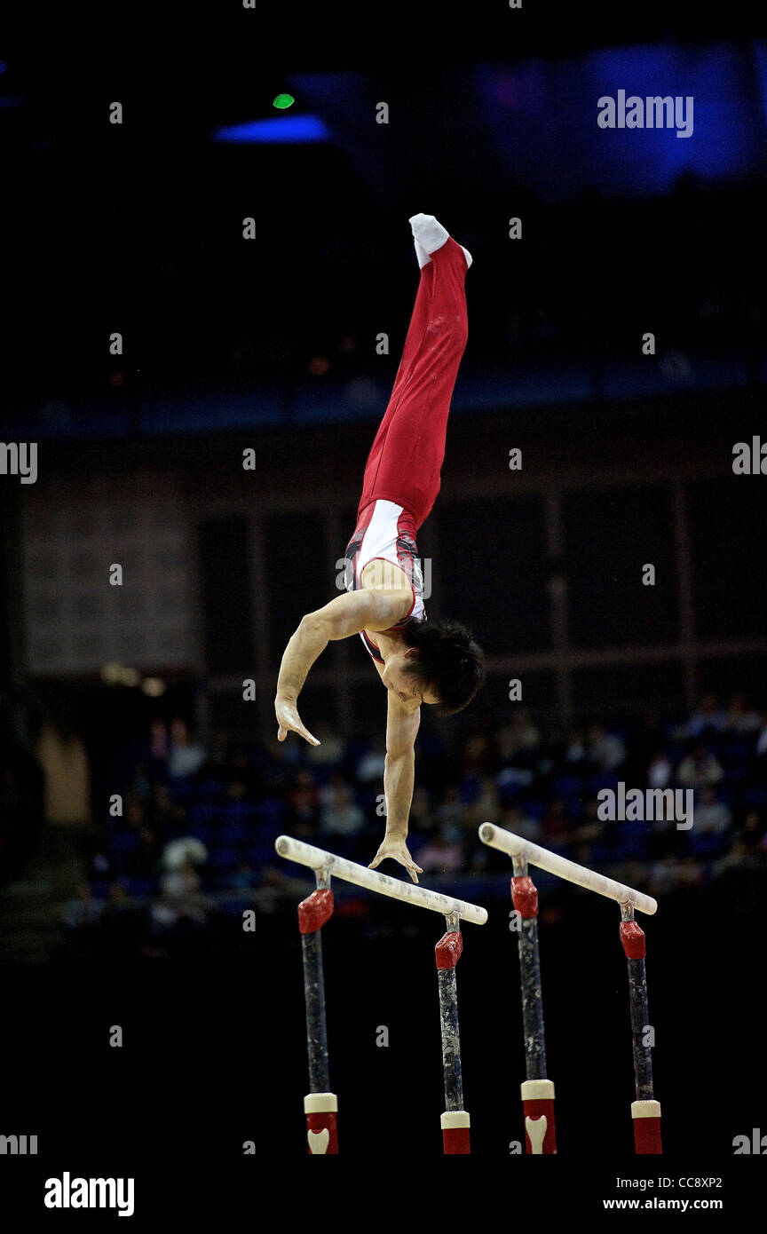 Shoichi YAMAMOTO (JPN), en concurrence dans les barres parallèles, le Londres prépare Visa International Gymnastics Banque D'Images