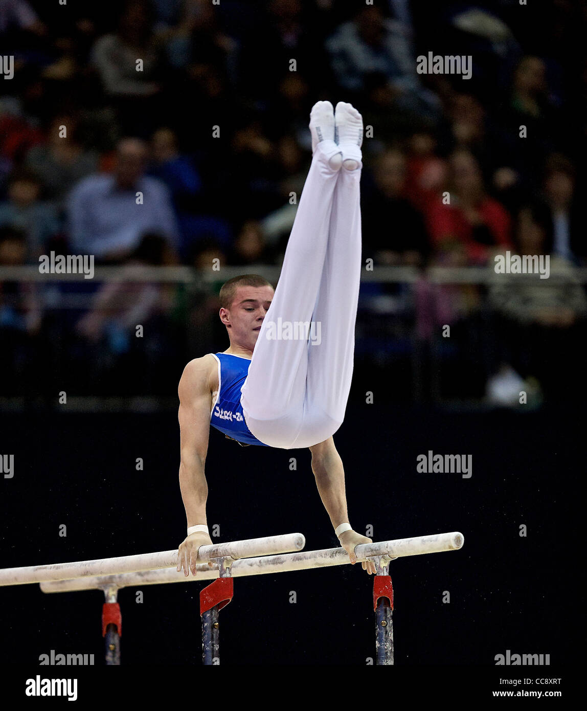 Oleg VERNIAIEV (UKR), en concurrence dans les barres parallèles, le Londres prépare Visa International, Test Event olympique de gymnastique Banque D'Images