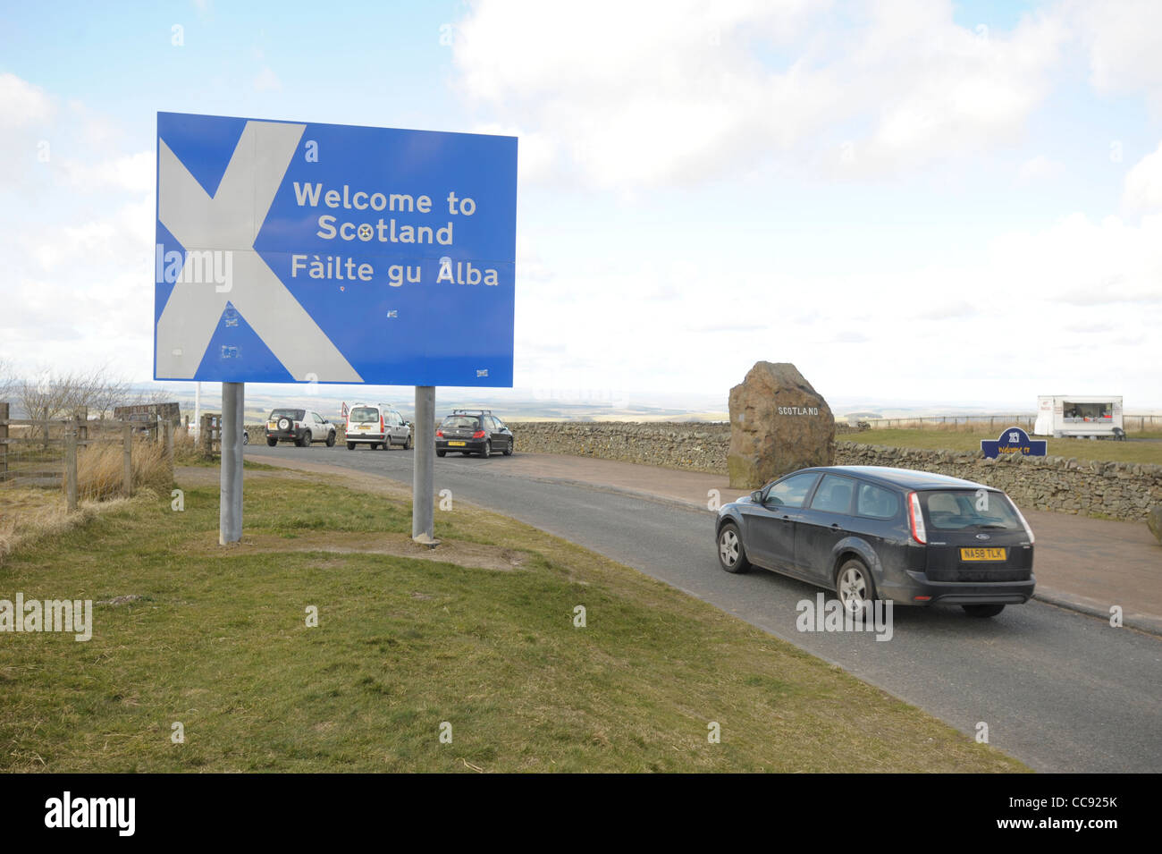 La Bienvenue à l'Écosse signe à la frontière entre l'Ecosse et l'Angleterre à Carter Bar. Gu Failte Alba en gaélique Banque D'Images
