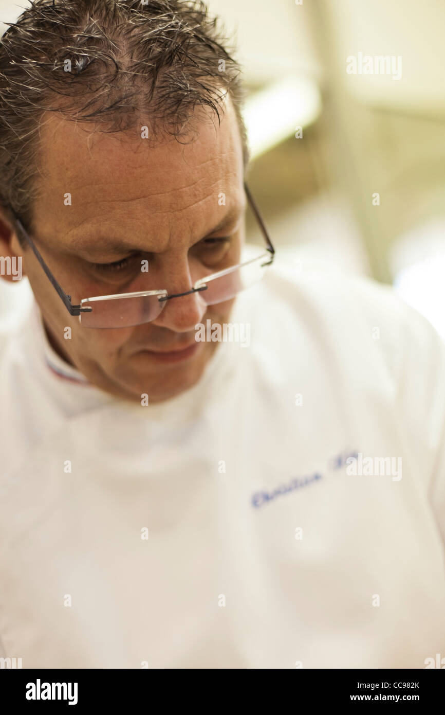 Christian Née, Chef de cuisine dans le restaurant 'La Pyramide'., 'La pyramide' Hôtel et restaurant. Depuis son entrée en 'Les Rel Banque D'Images