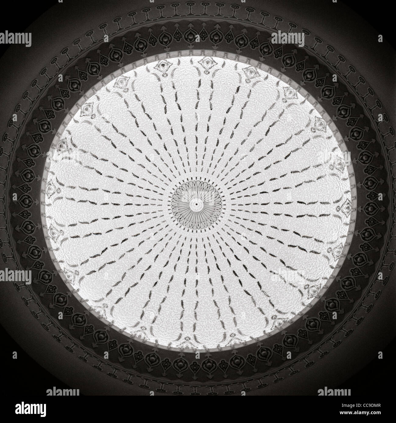 La conception musulmane d'inspiration dans un dôme dans le Musée des Arts Islamiques à Kuala Lumpur en Malaisie en Extrême-Orient Asie du sud-est. Le surréalisme de l'Inspiration. Banque D'Images