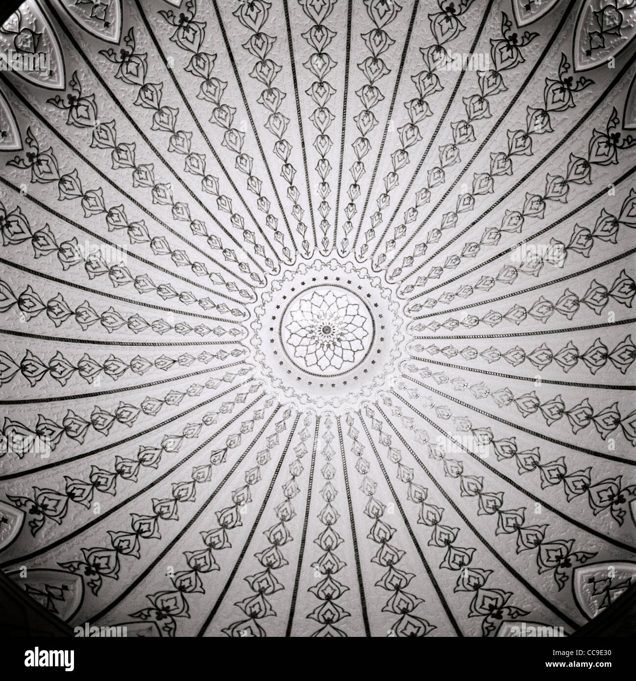 La conception musulmane d'inspiration dans un dôme dans le Musée des Arts Islamiques à Kuala Lumpur en Malaisie en Extrême-Orient Asie du sud-est. Le surréalisme de l'Inspiration. Banque D'Images