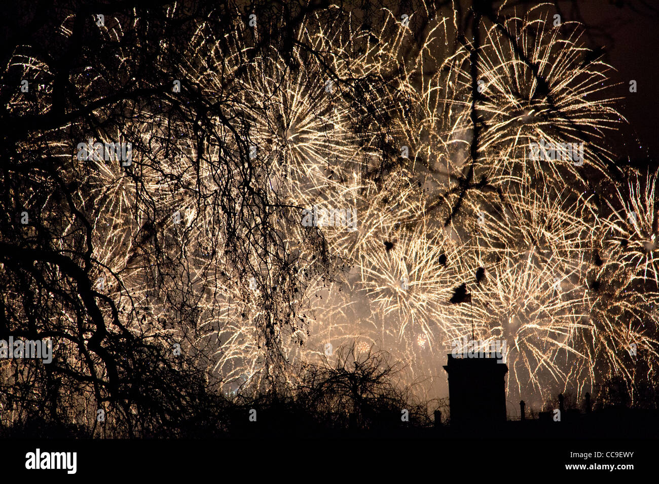 D'artifice du Nouvel An vu de St James Park Banque D'Images