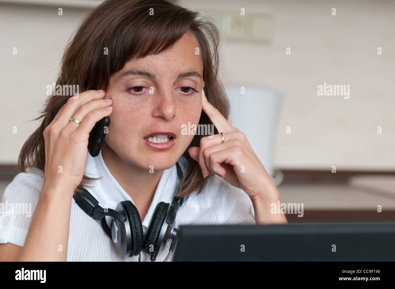 Au téléphone - Travail à domicile Banque D'Images