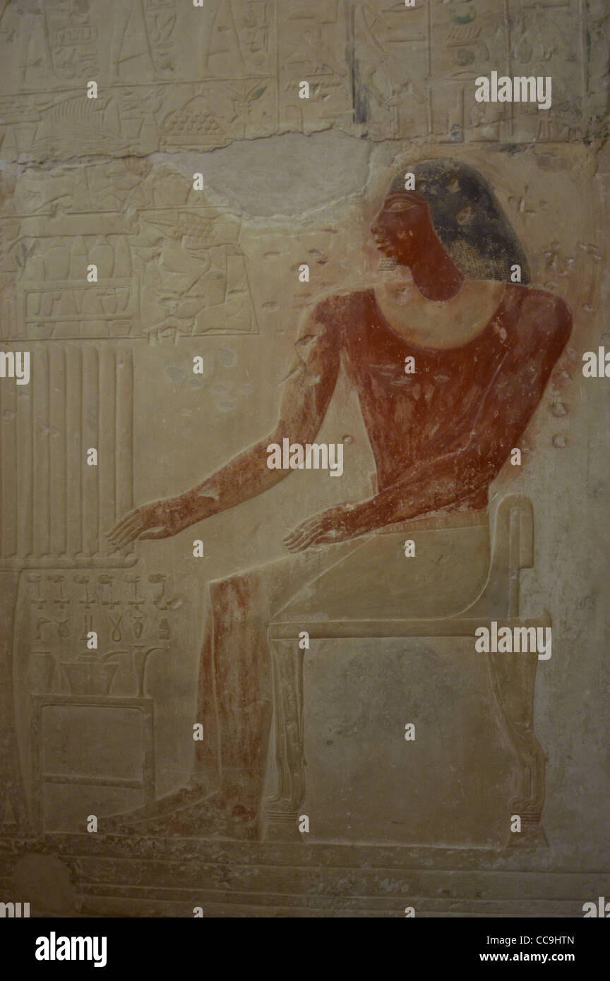 Mastaba de Ptahhotep et Akhethotep. 5ème dynastie. Vieux Royaume. Relief représentant défunt avant d'offrir le tableau. Saqqara. L'Égypte. Banque D'Images
