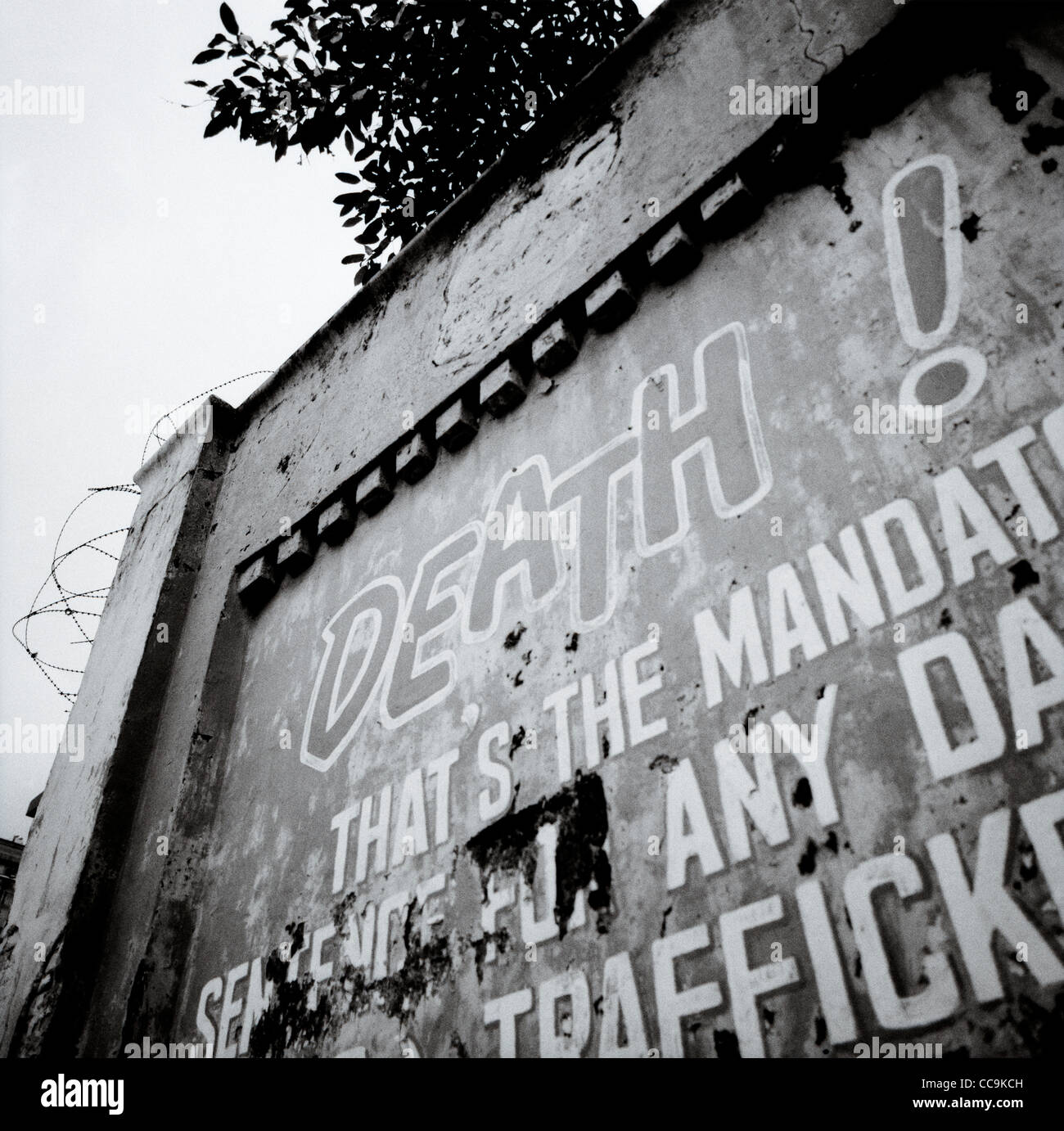 Un avertissement de la peine de mort pour trafic de drogue sur le mur de la prison de Pudu en Kuala Lumpur en Malaisie en Extrême-Orient Asie du sud-est. L'Art des stupéfiants Banque D'Images