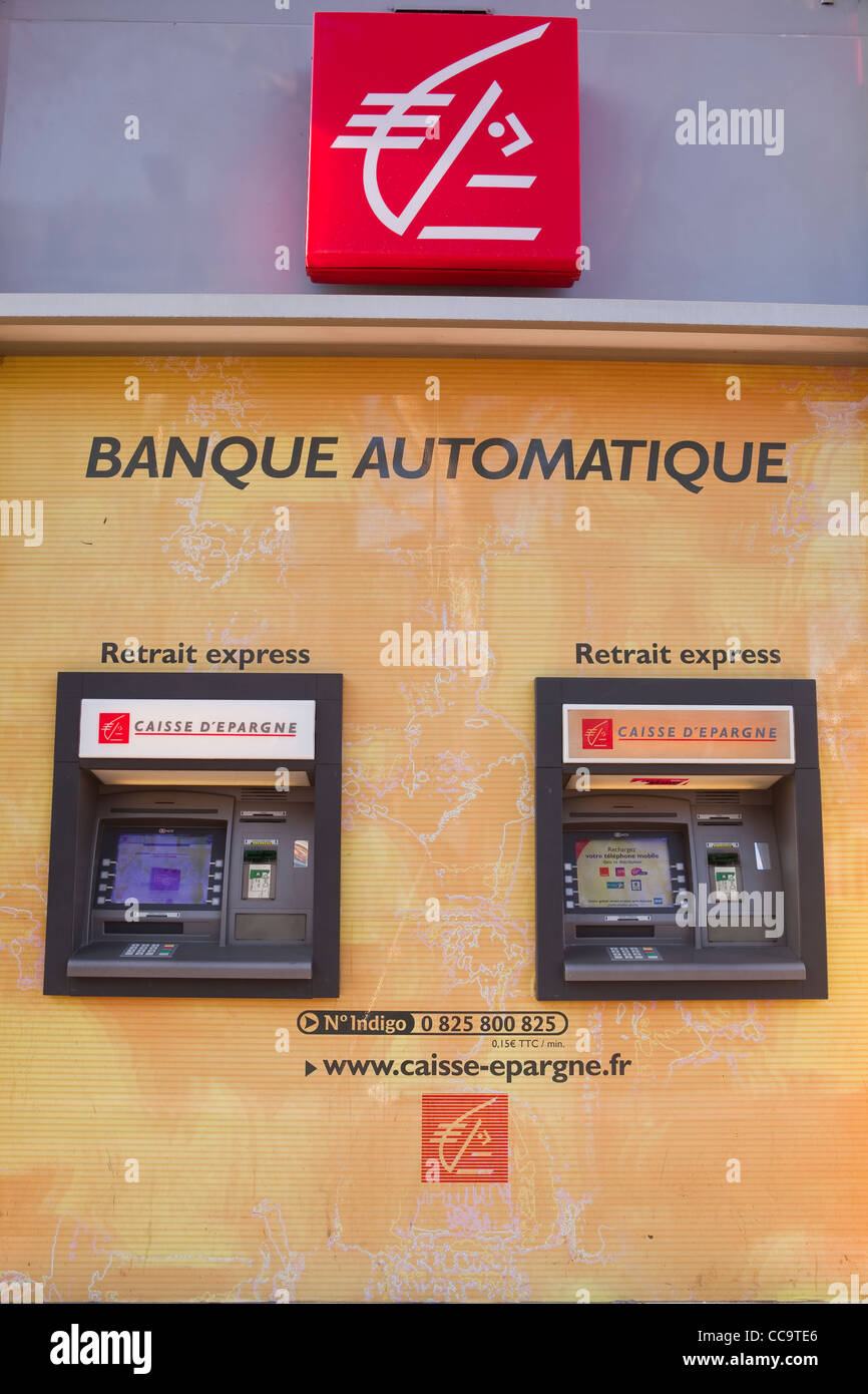 Deux distributeurs automatiques de billets de la Caisse d'Epargne en  direction de Tours, France Photo Stock - Alamy
