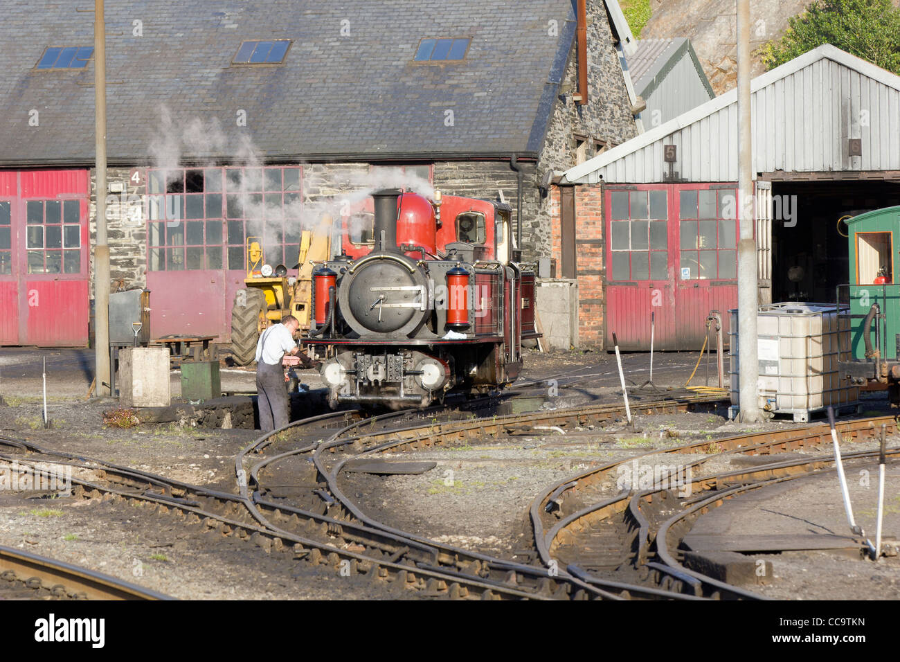 Une locomotive à vapeur sur la ligne au Boston Lodge Ffestiniog Banque D'Images