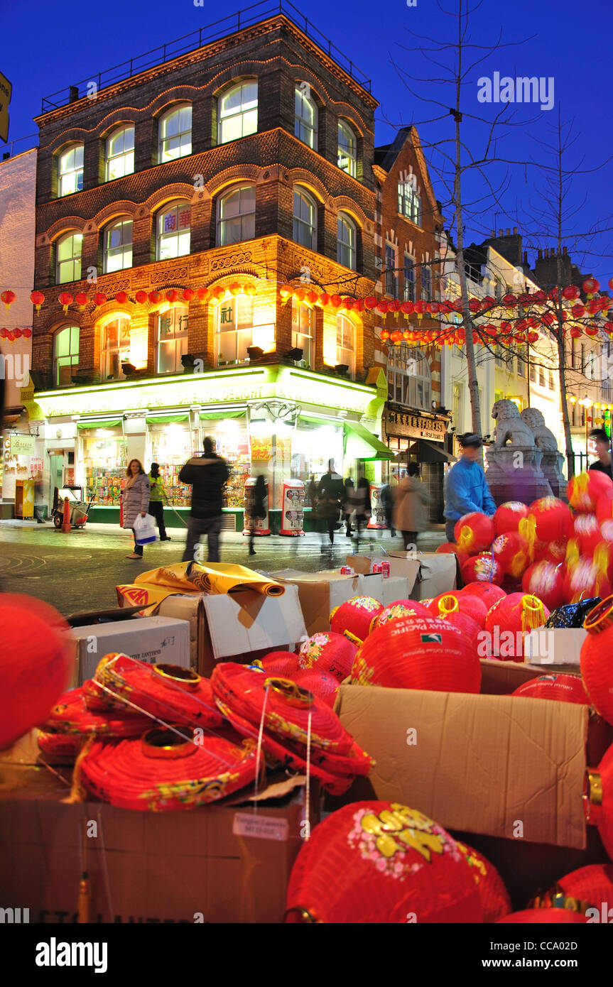 Le Nouvel An chinois lanternes dans Gerrard Street, Chinatown, West End, City of Westminster, London, England, United Kingdom Banque D'Images