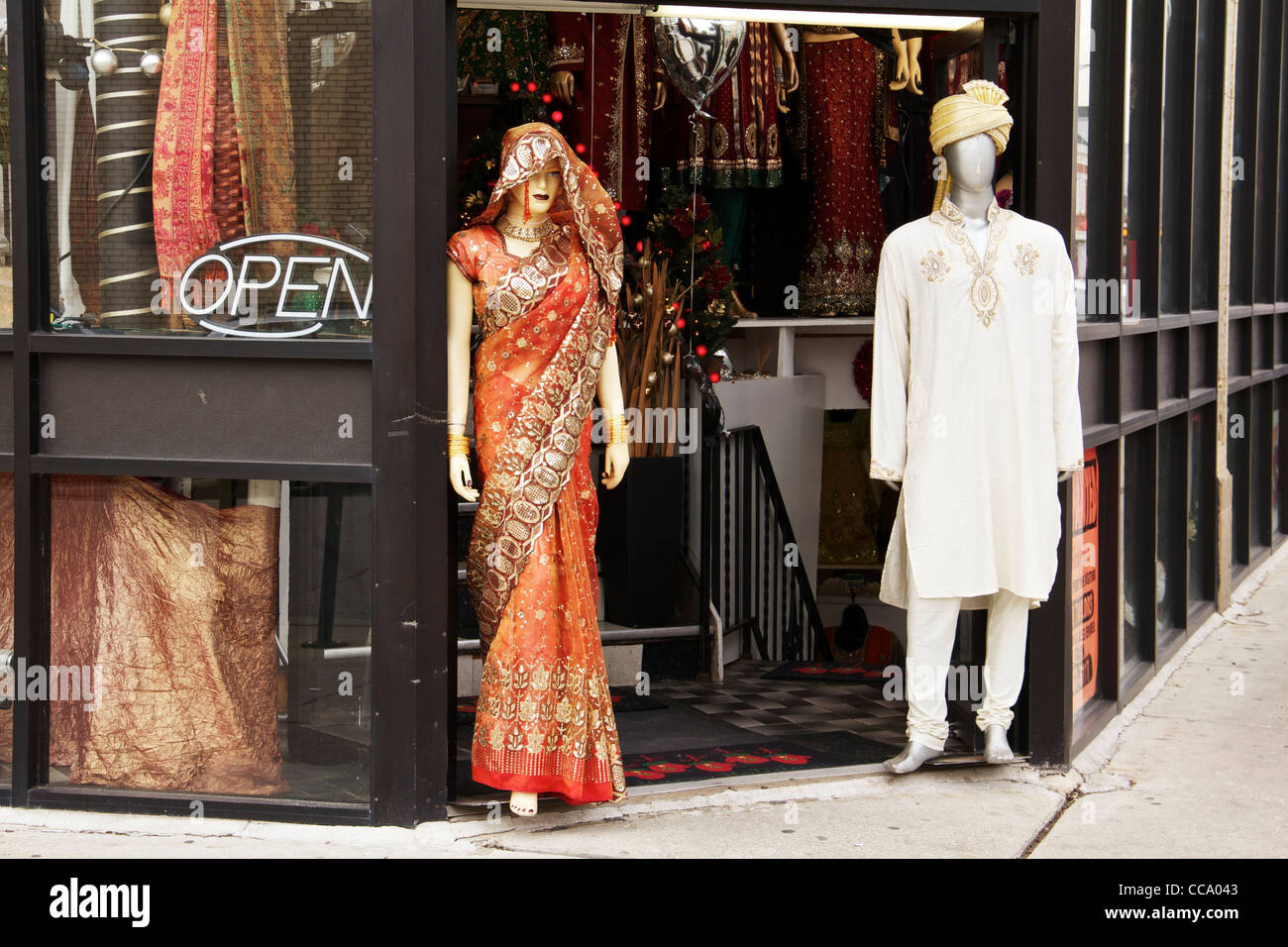 Magasin de vêtements indien Banque de photographies et d'images à haute  résolution - Alamy