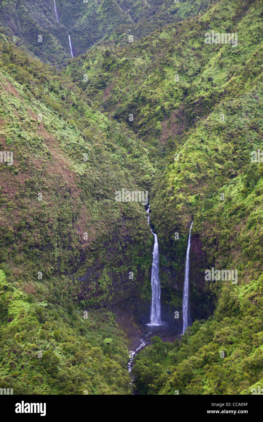 Vue aérienne de cascades, Kauai, Hawaï. Banque D'Images