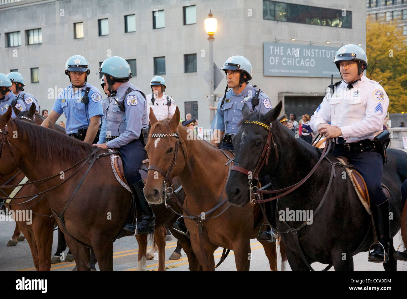 Des policiers de Chicago à cheval. Take Back Chicago rally. Le 10 octobre 2011. Banque D'Images