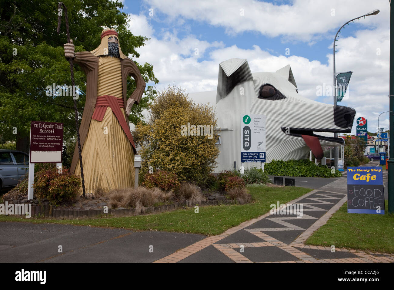 Tirau, Nouvelle-Zélande. Scène de rue, iSite, gouvernement de l'Office de tourisme. Banque D'Images