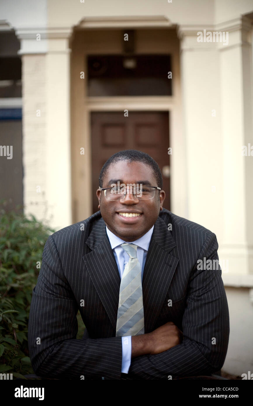 David Lammy, député de Tottenham à l'extérieur de son ancienne famille d'accueil de la petite enfance Banque D'Images