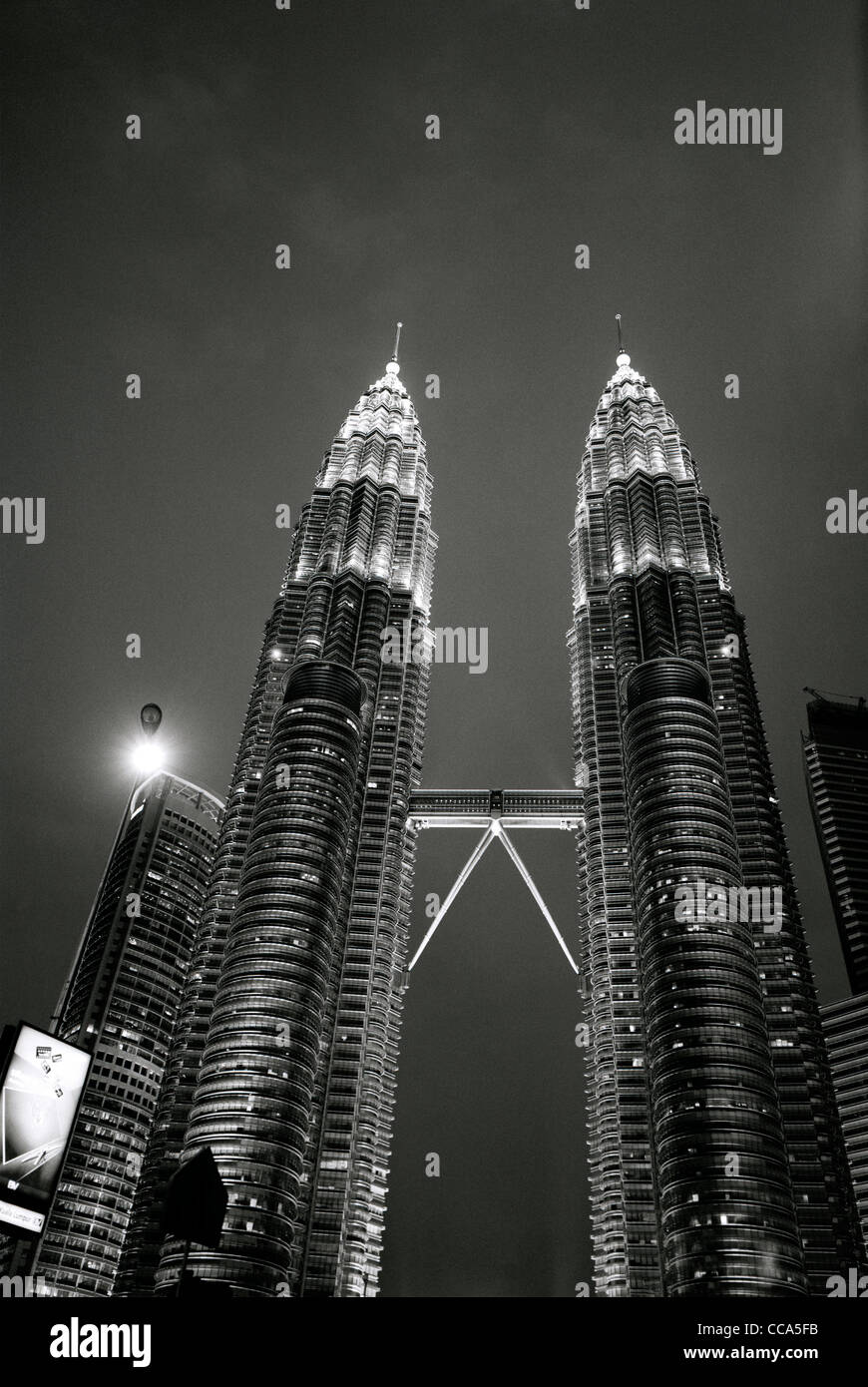 L'architecture moderne. Les tours jumelles Petronas à Kuala Lumpur en Malaisie en Asie du sud-est. L'architecte Cesar Pelli Banque D'Images