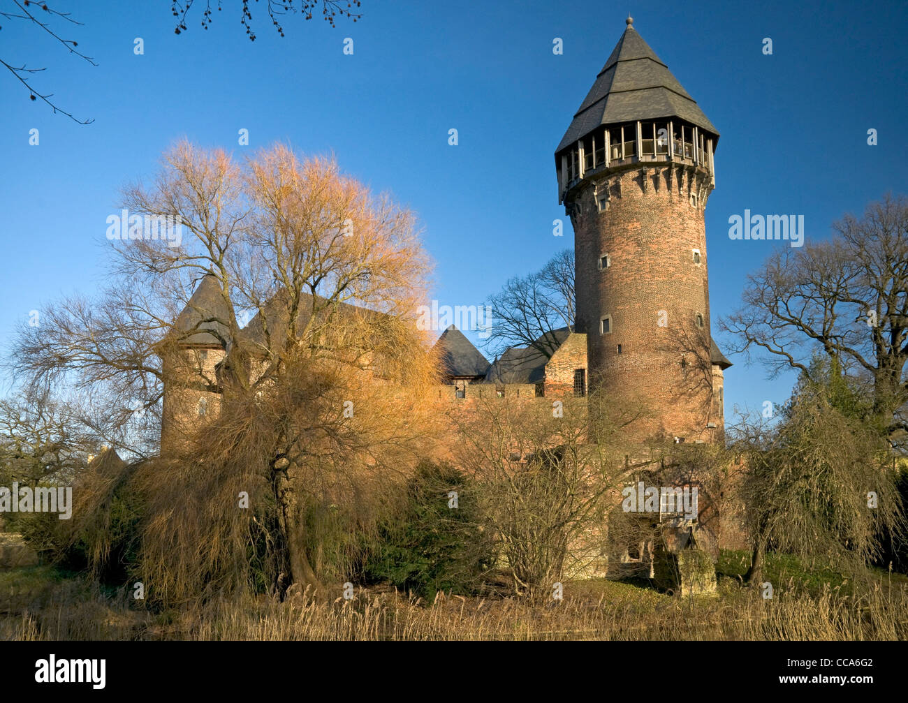 Burg Linn Linn (Château) château partiellement restauré à Krefeld, Rhénanie du Nord-Westphalie, Allemagne, Europe. Banque D'Images