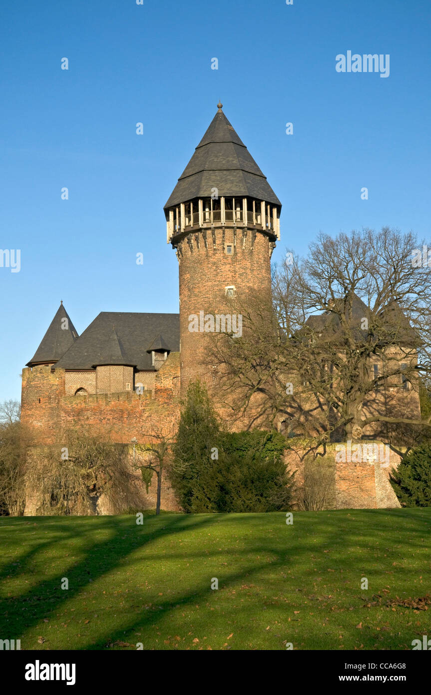 Burg Linn Linn (Château) château partiellement restauré à Krefeld, Rhénanie du Nord-Westphalie, Allemagne, Europe. Banque D'Images
