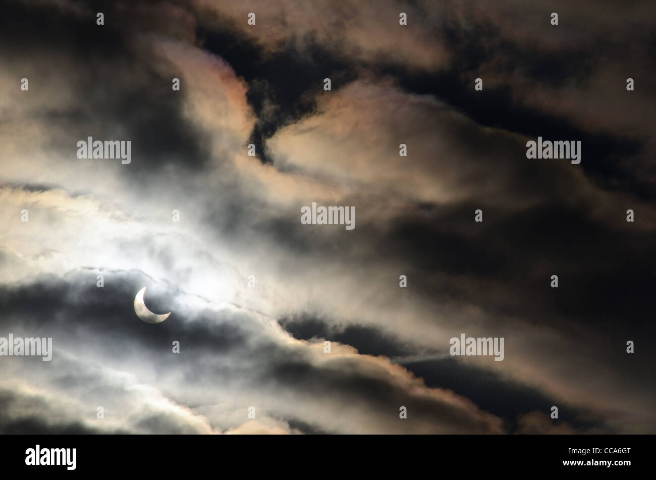 L'étape finale de l'éclipse solaire en Europe au début de janvier, 2011 Banque D'Images