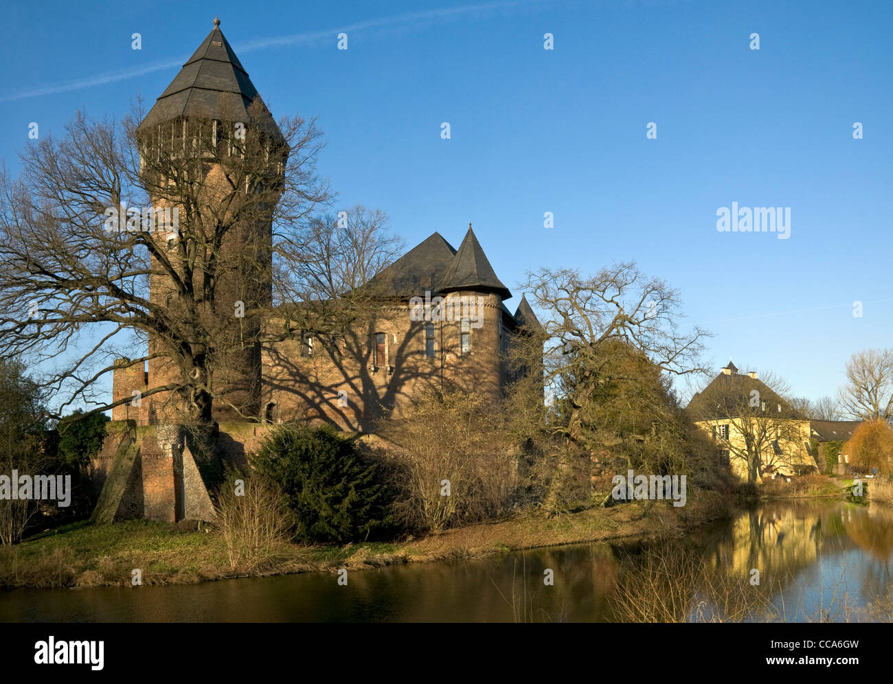 Burg Linn Linn (Château) château partiellement restauré à Krefeld, Rhénanie du Nord-Westphalie, Allemagne, Europe. Banque D'Images