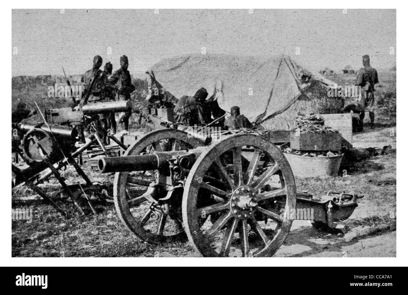 1915 butin de guerre britannique de munitions munitions obus explosifs victoire capture perte de l'ennemi tente de canon sur le terrain Banque D'Images