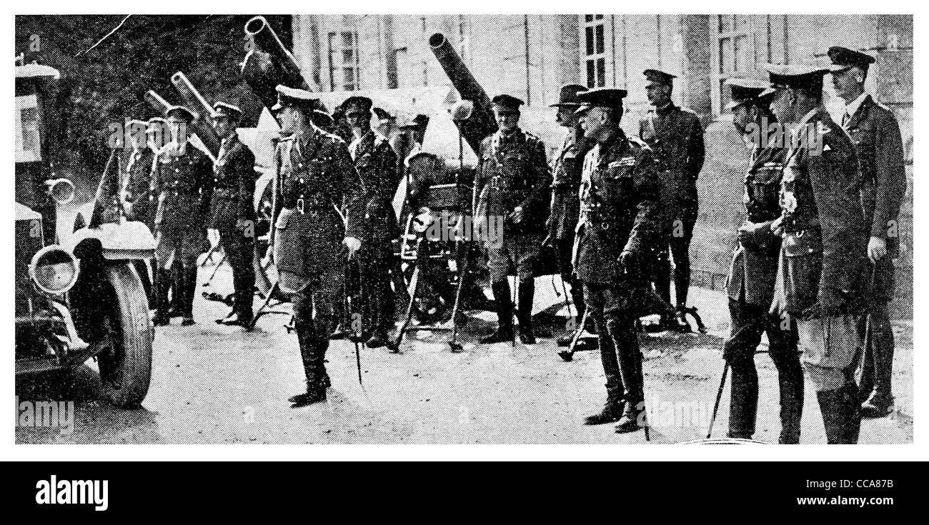 1918 Le roi George V se rendant sur front de l'Ouest Août général officier d'artillerie commandant parade uniforme plan de bataille Banque D'Images
